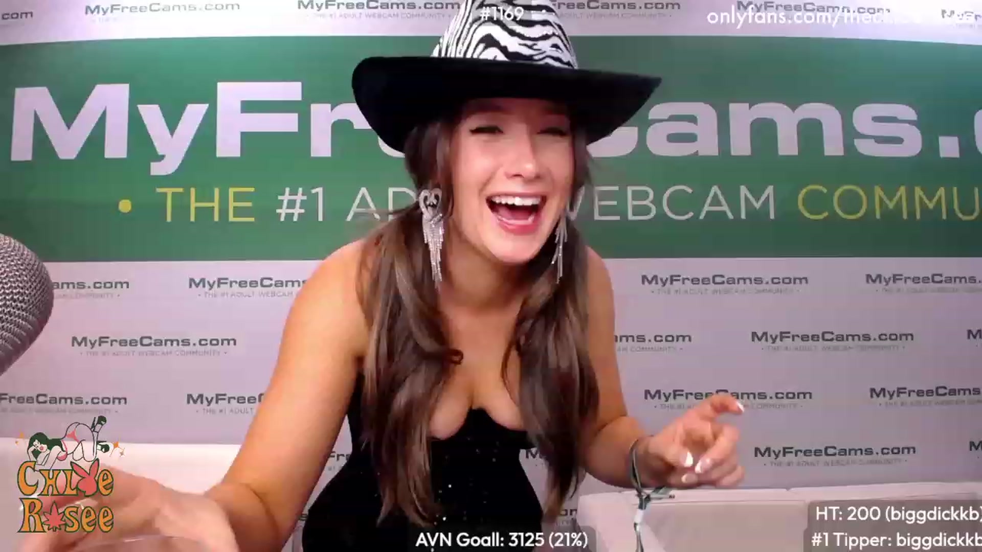 Gallery image thumbnail from ChloeRosee's myfreecams stream on, 01/07/2023, 23:05 image 12 of 20