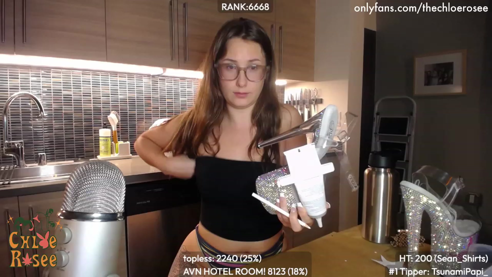 Gallery image thumbnail from ChloeRosee's myfreecams stream on, 11/18/2023, 06:41 image 18 of 20