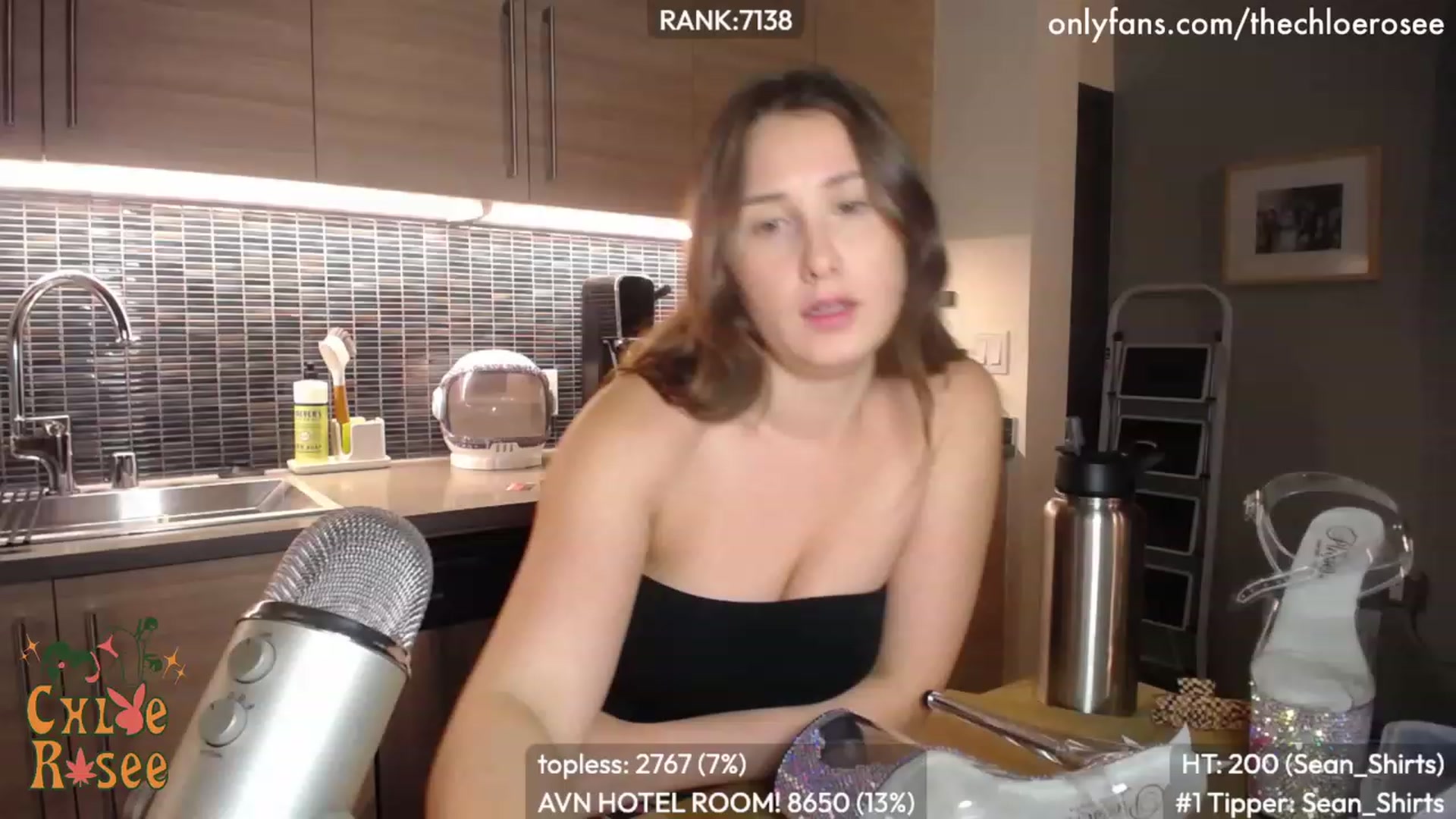 Gallery image thumbnail from ChloeRosee's myfreecams stream on, 11/18/2023, 06:41 image 3 of 20