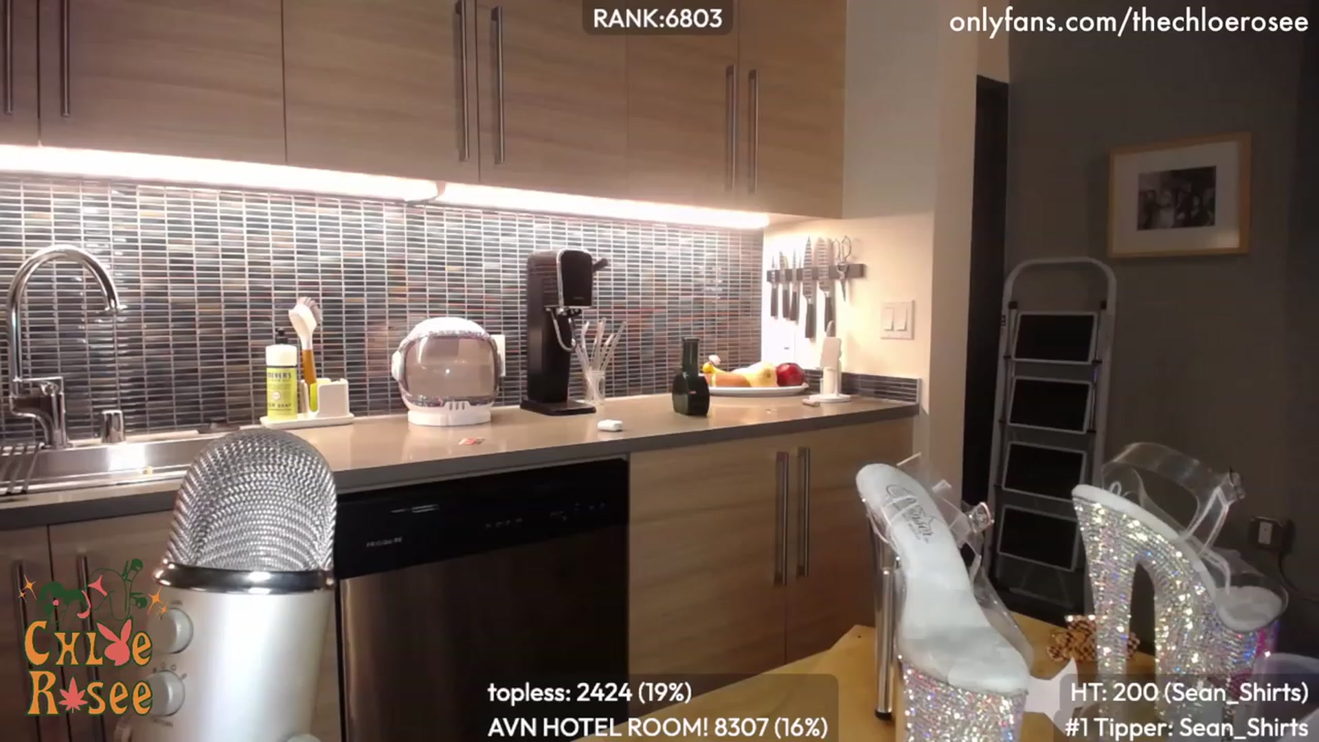 Gallery image thumbnail from ChloeRosee's myfreecams stream on, 11/18/2023, 06:41 image 11 of 20