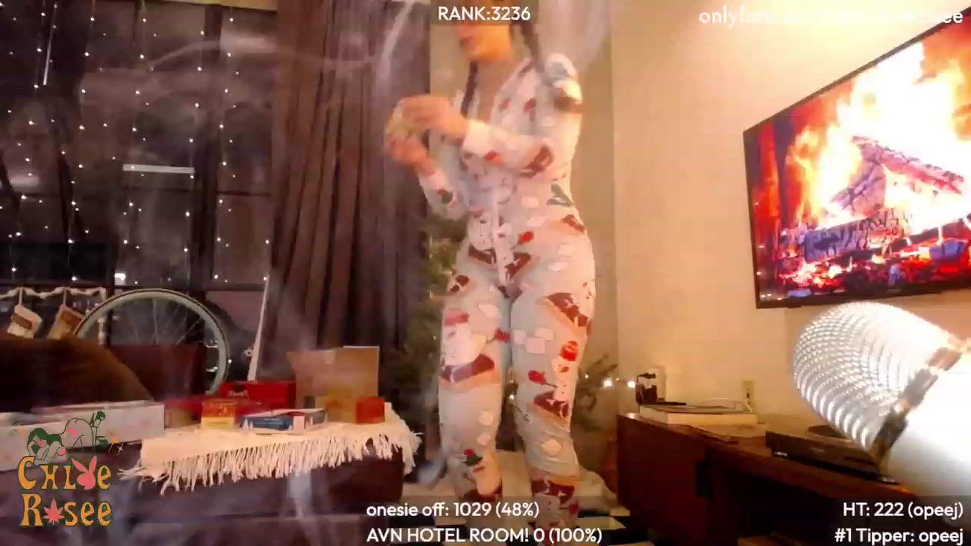 Gallery image thumbnail from ChloeRosee's myfreecams stream on, 12/12/2023, 07:05 image 6 of 20