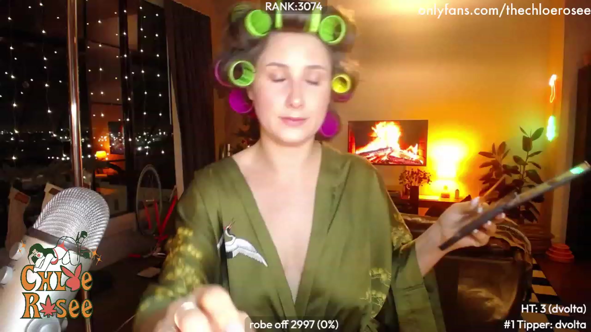 Gallery image thumbnail from ChloeRosee's myfreecams stream on, 12/18/2023, 03:02 image 19 of 20