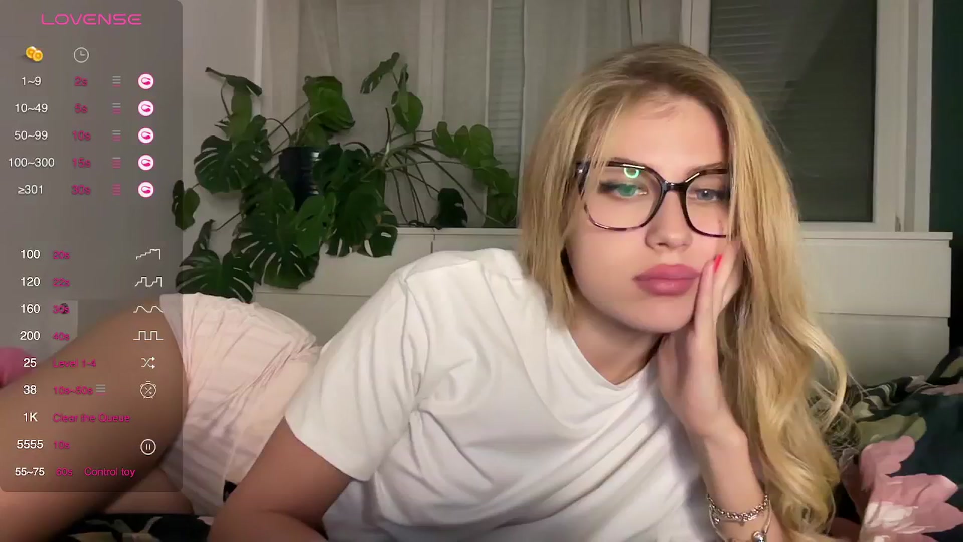 Gallery image thumbnail from ChloeSibelle's myfreecams stream on, 04/23/2024, 24:38 image 3 of 20