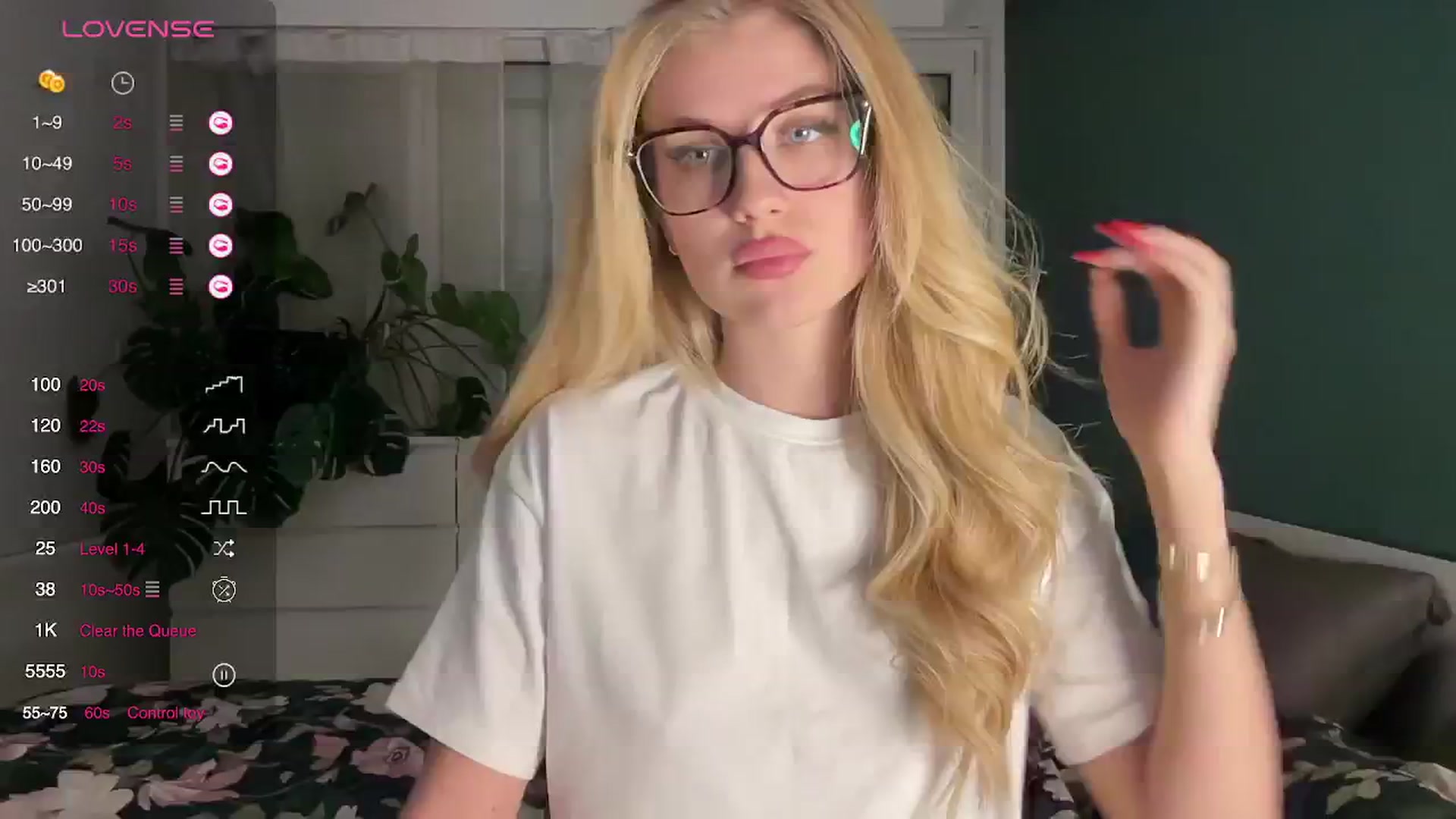 Gallery image thumbnail from ChloeSibelle's myfreecams stream on, 04/23/2024, 24:38 image 12 of 20