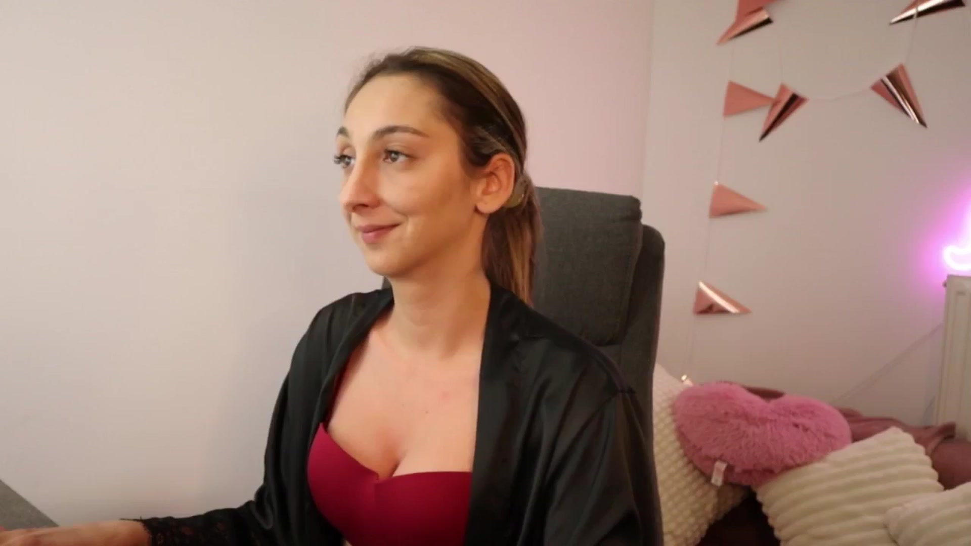 Gallery image thumbnail from ChloeVibes's myfreecams stream on, 04/11/2025, 19:23 image 2 of 20
