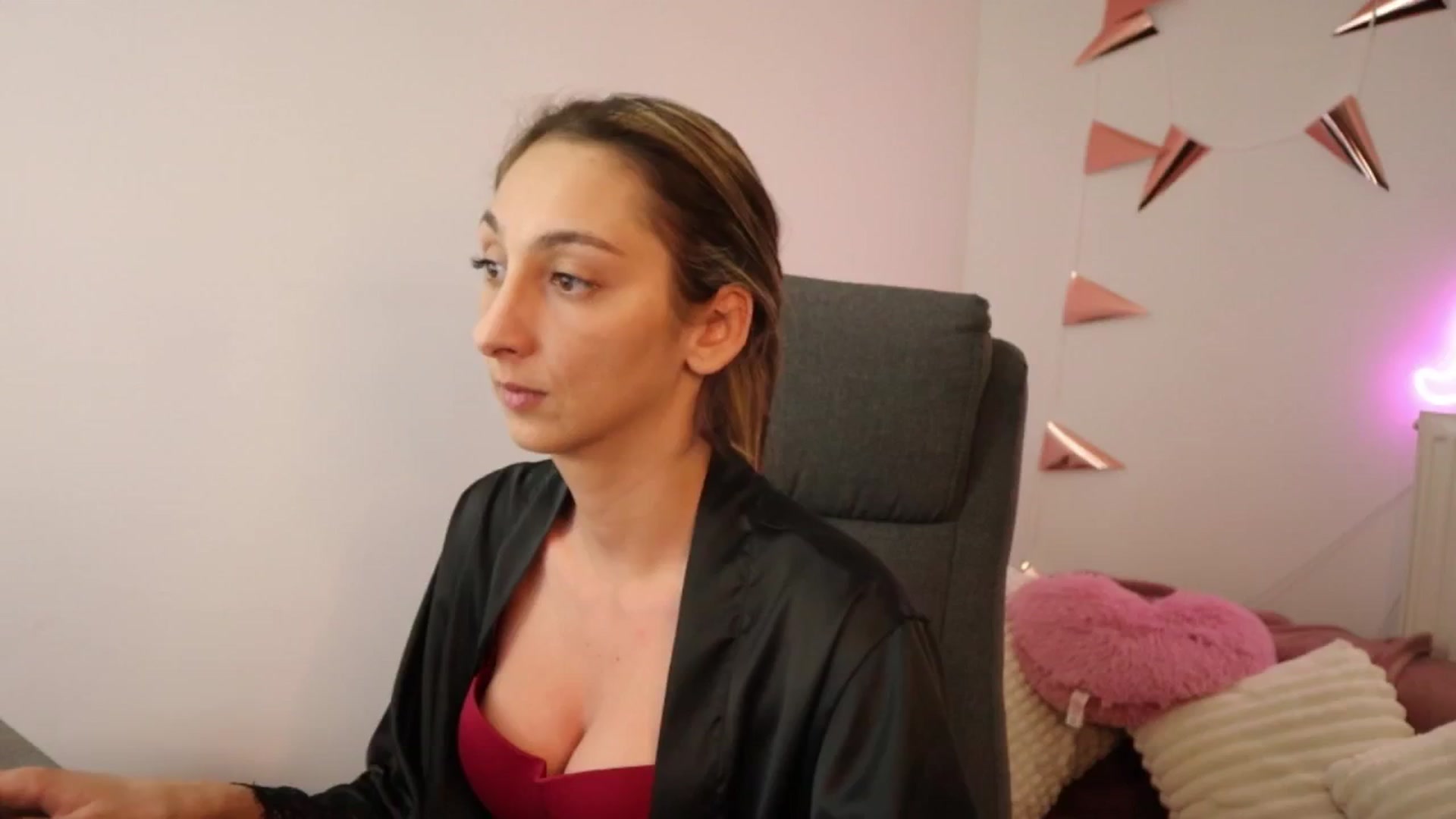 Gallery image thumbnail from ChloeVibes's myfreecams stream on, 04/11/2025, 19:23 image 6 of 20