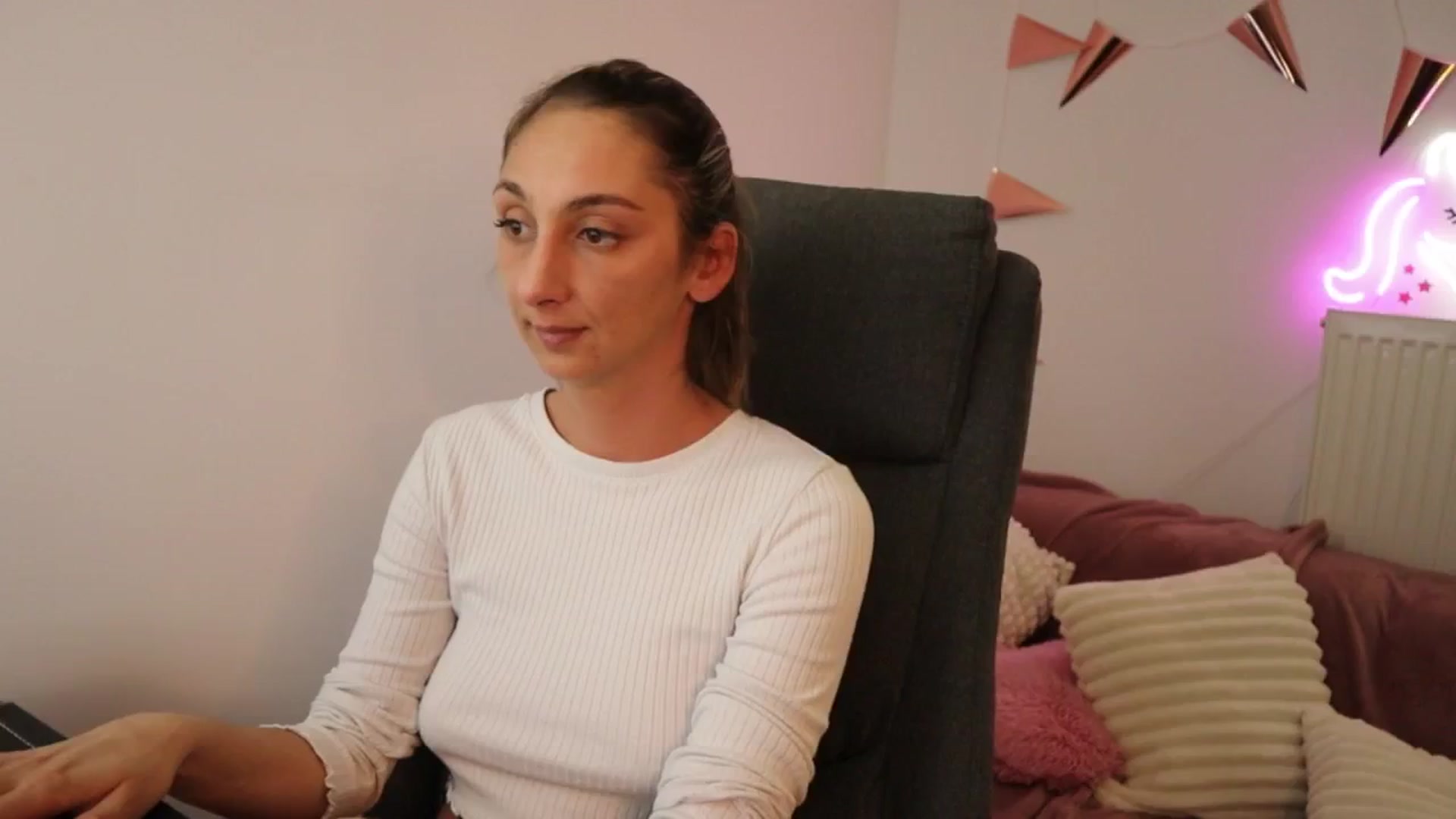 Gallery image thumbnail from ChloeVibes's myfreecams stream on, 04/11/2025, 21:15 image 20 of 20