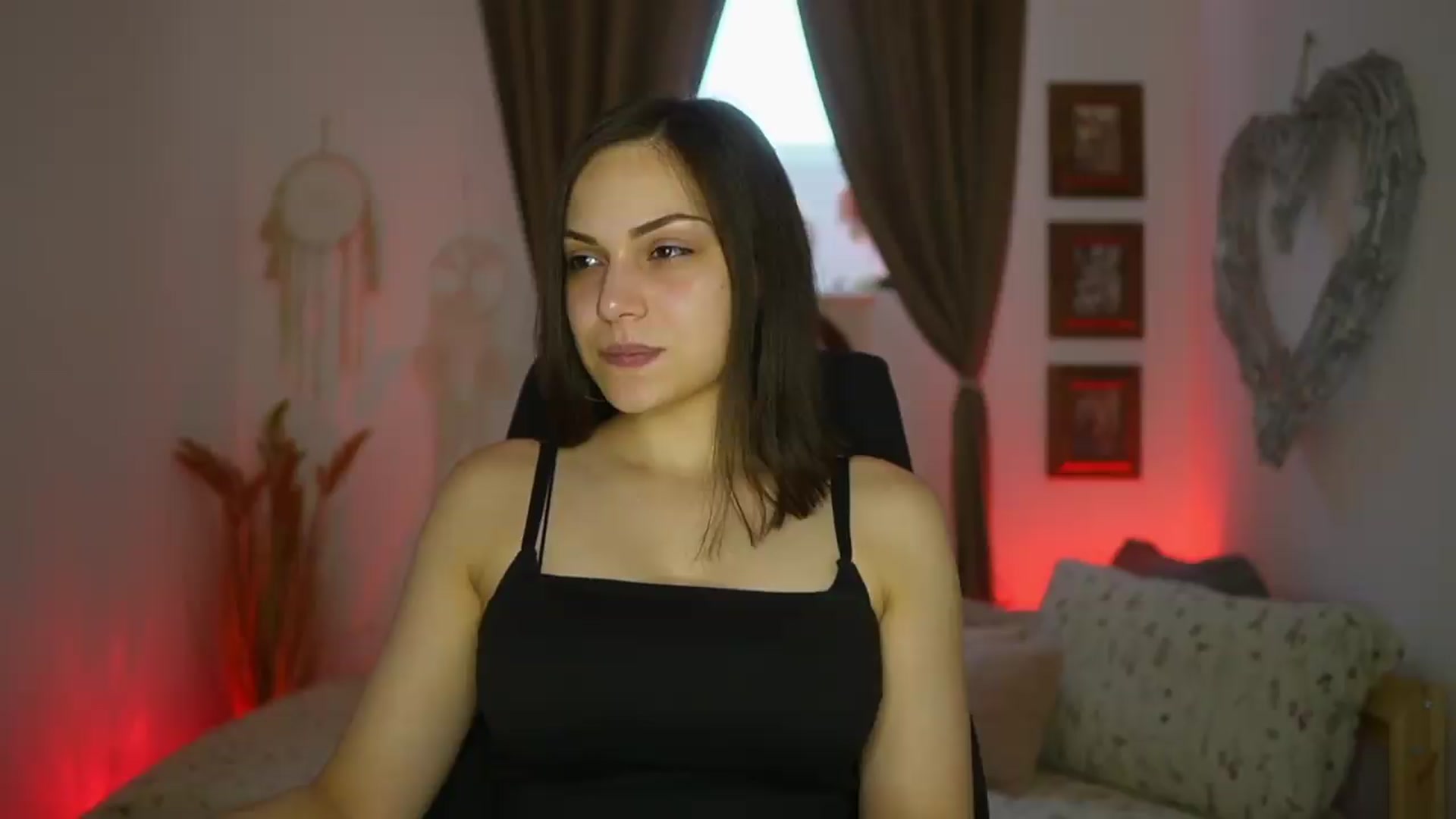 Gallery image thumbnail from Chloe_Cane's myfreecams stream on, 07/21/2026, 15:21 image 17 of 20