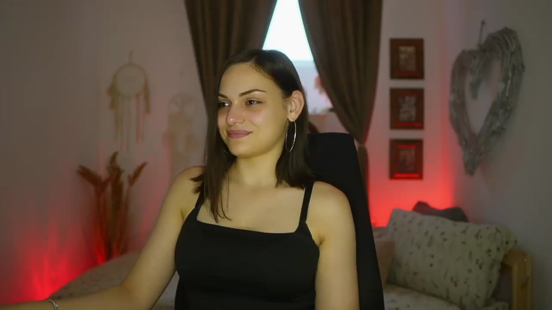 Gallery image thumbnail from Chloe_Cane's myfreecams stream on, 07/21/2026, 16:13 image 4 of 20