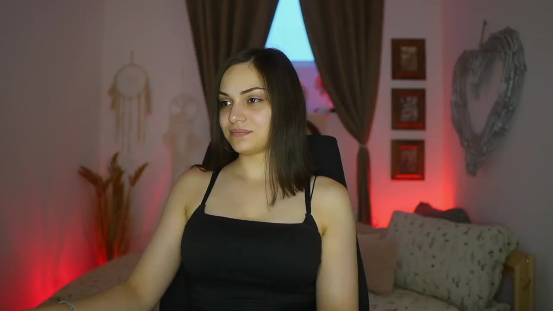 Gallery image thumbnail from Chloe_Cane's myfreecams stream on, 07/21/2026, 18:01 image 19 of 20