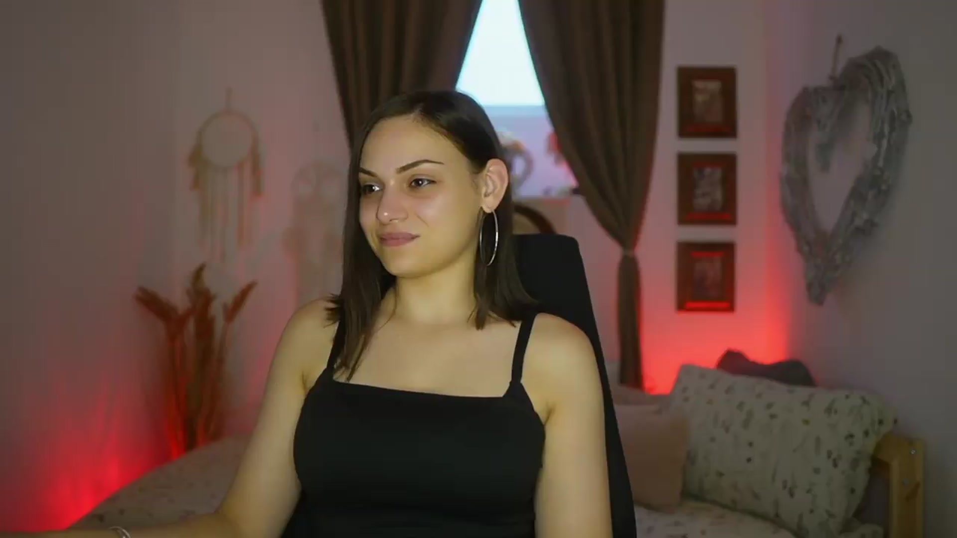 Gallery image thumbnail from Chloe_Cane's myfreecams stream on, 07/21/2026, 18:01 image 4 of 20