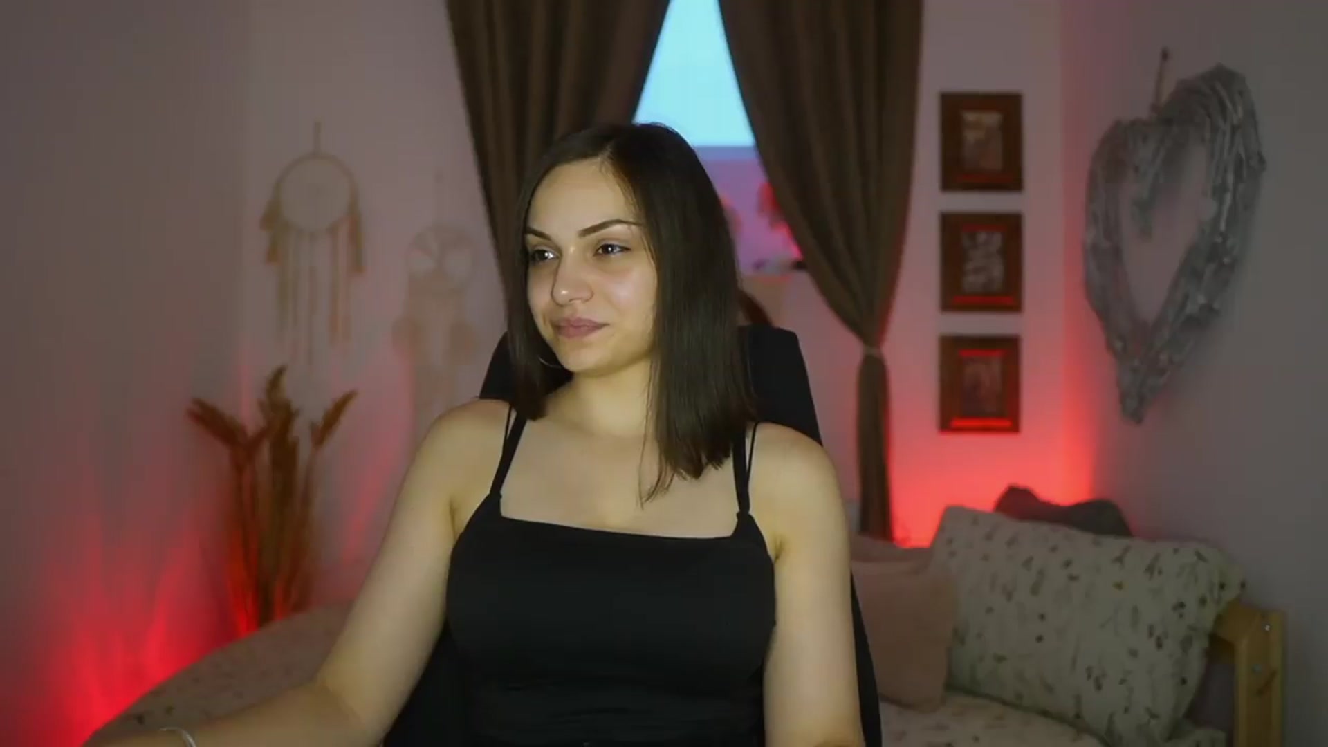 Gallery image thumbnail from Chloe_Cane's myfreecams stream on, 07/21/2026, 18:01 image 20 of 20