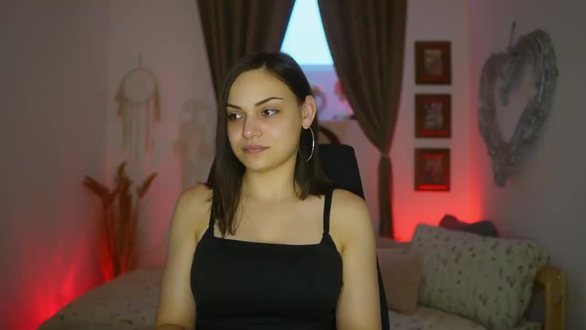 Gallery image thumbnail from Chloe_Cane's myfreecams stream on, 07/21/2026, 18:01 image 6 of 20