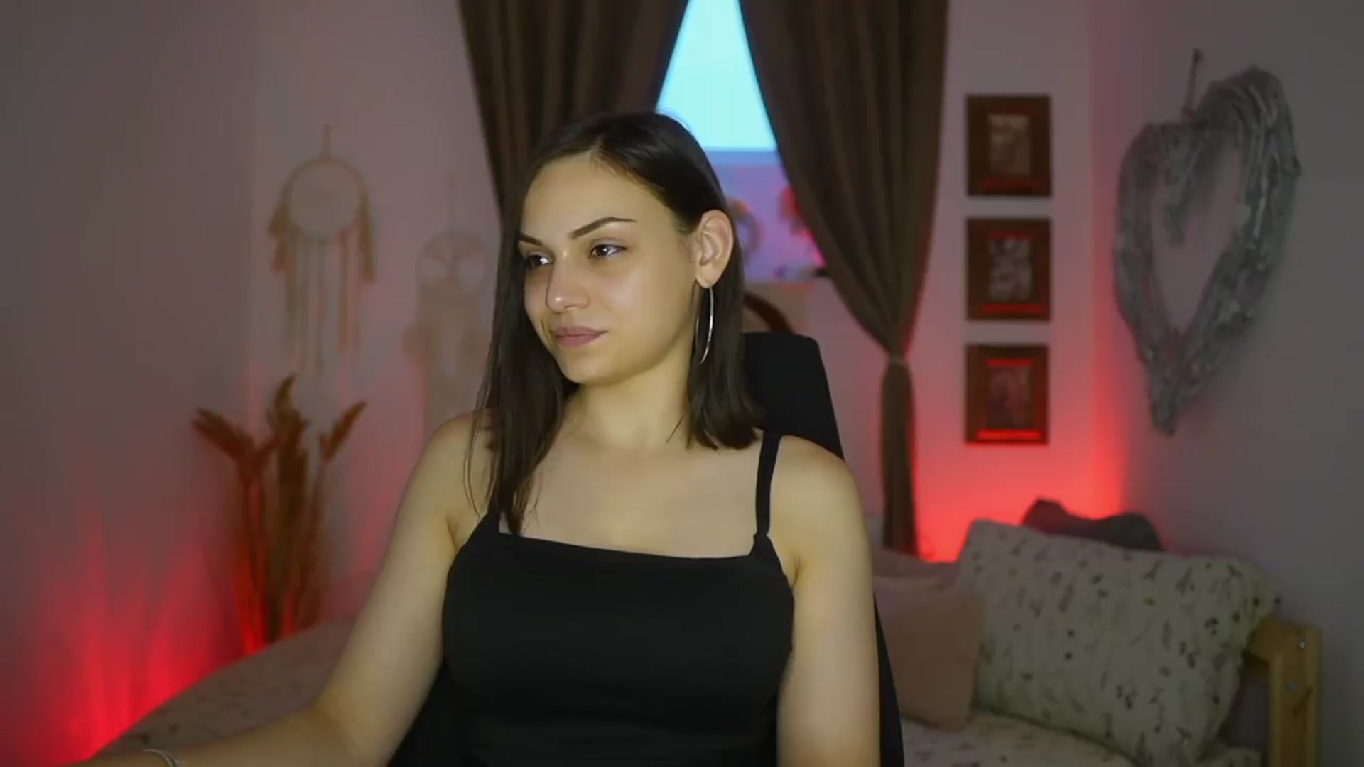 Gallery image thumbnail from Chloe_Cane's myfreecams stream on, 07/21/2026, 18:01 image 10 of 20