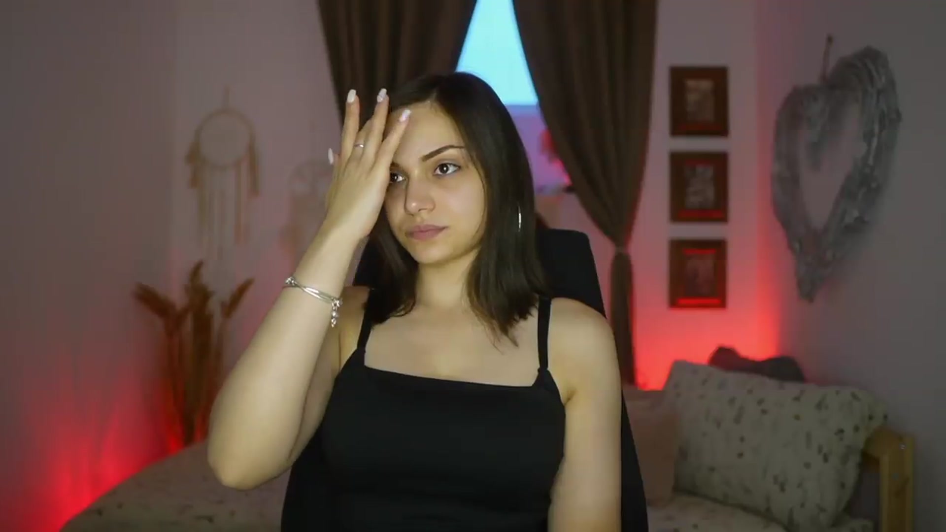 Gallery image thumbnail from Chloe_Cane's myfreecams stream on, 07/21/2026, 18:01 image 13 of 20