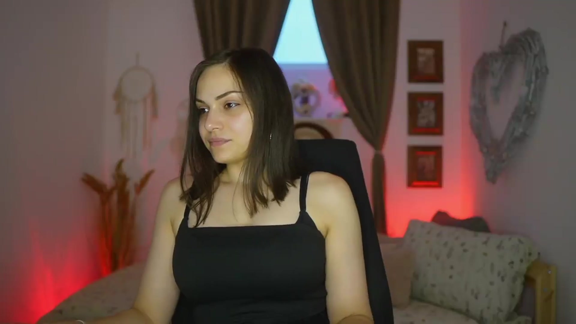 Gallery image thumbnail from Chloe_Cane's myfreecams stream on, 07/21/2026, 18:01 image 17 of 20