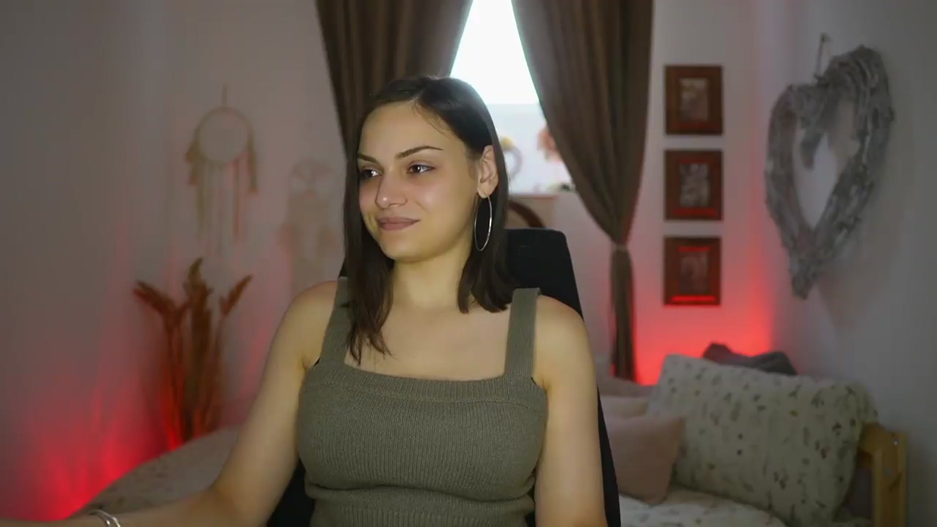 Gallery image thumbnail from Chloe_Cane's myfreecams stream on, 07/22/2026, 15:13 image 10 of 20
