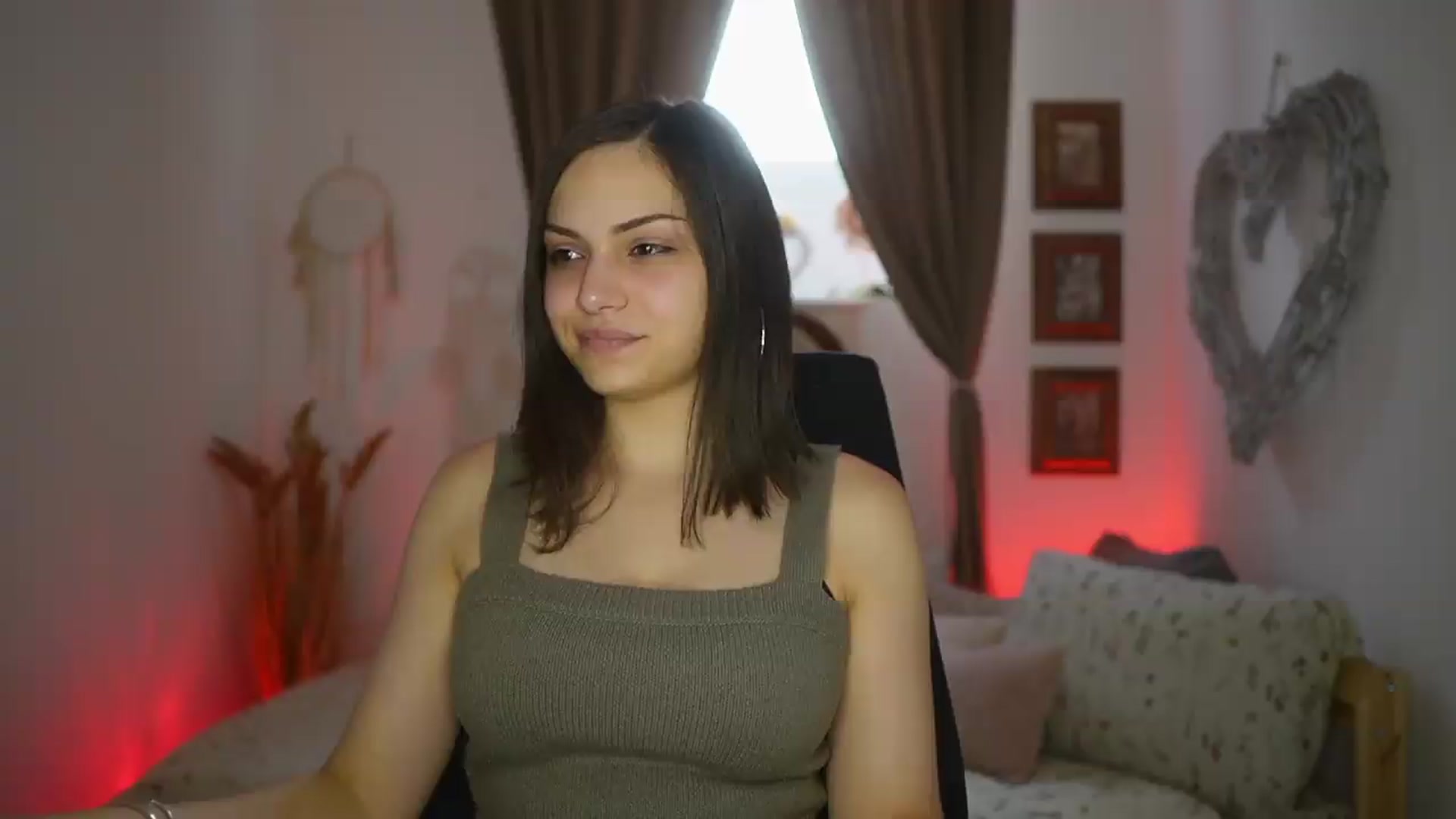 Gallery image thumbnail from Chloe_Cane's myfreecams stream on, 07/22/2026, 15:13 image 1 of 20