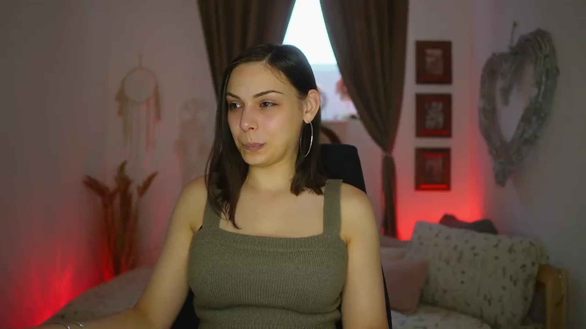 Gallery image thumbnail from Chloe_Cane's myfreecams stream on, 07/22/2026, 15:13 image 7 of 20