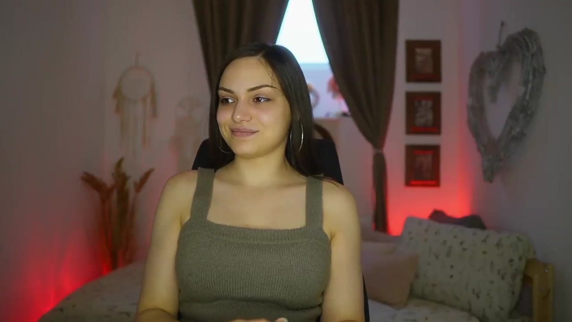 Gallery image thumbnail from Chloe_Cane's myfreecams stream on, 07/22/2026, 15:13 image 4 of 20