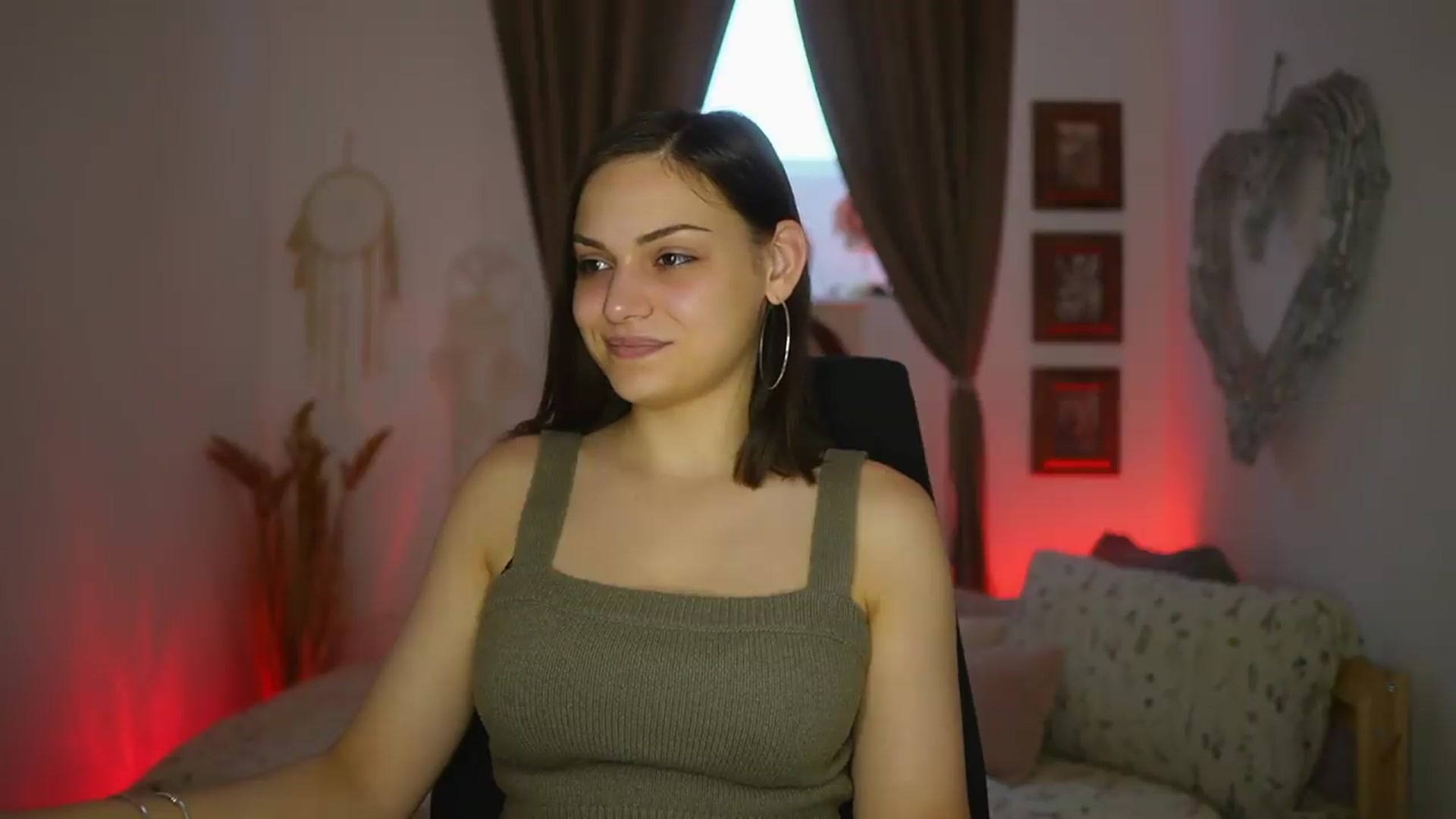 Gallery image thumbnail from Chloe_Cane's myfreecams stream on, 07/22/2026, 15:13 image 8 of 20