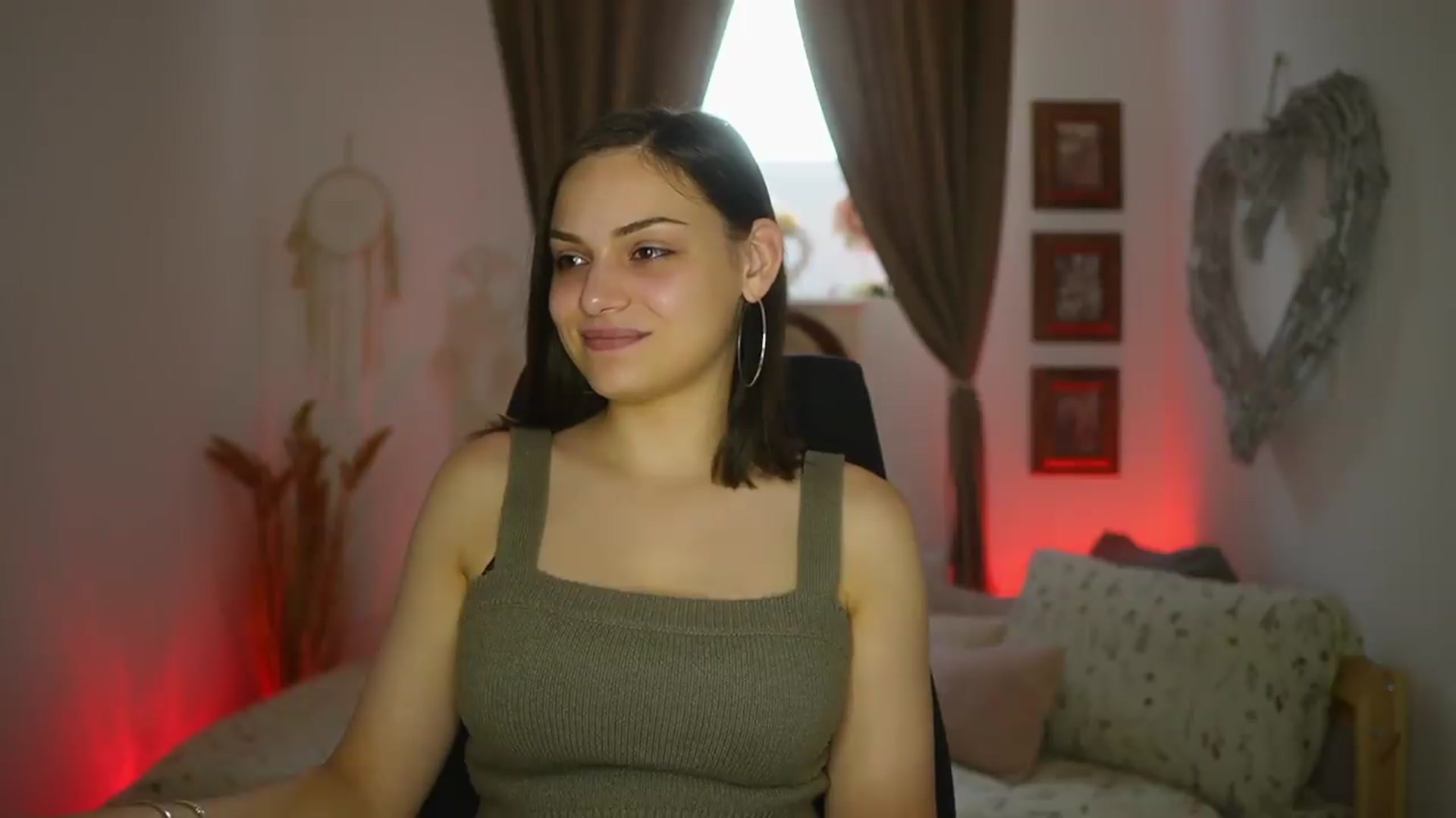 Gallery image thumbnail from Chloe_Cane's myfreecams stream on, 07/22/2026, 15:13 image 9 of 20