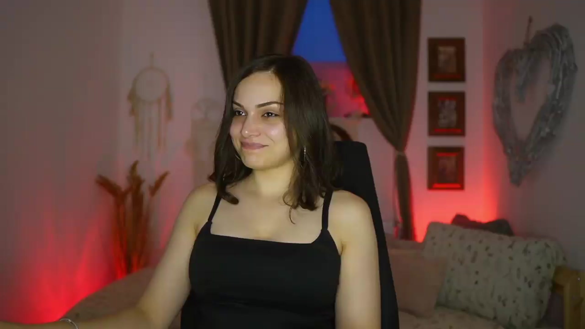 Gallery image thumbnail from Chloe_Cane's myfreecams stream on, 07/26/2026, 18:42 image 14 of 20