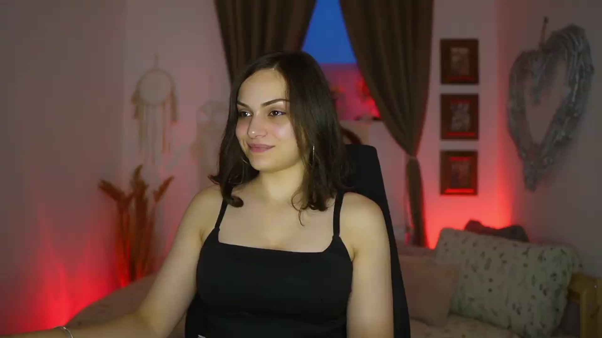 Gallery image thumbnail from Chloe_Cane's myfreecams stream on, 07/26/2026, 18:42 image 12 of 20