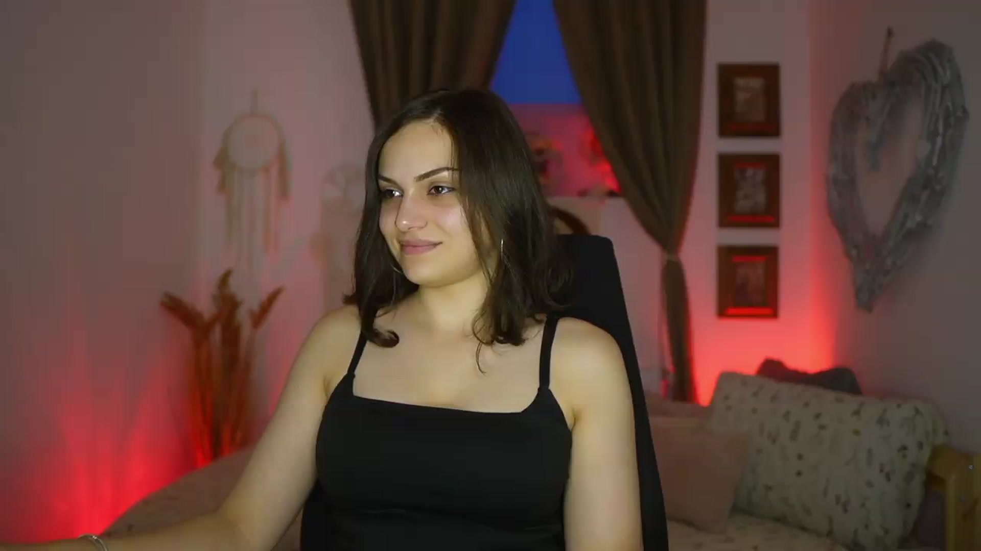 Gallery image thumbnail from Chloe_Cane's myfreecams stream on, 07/26/2026, 18:42 image 15 of 20