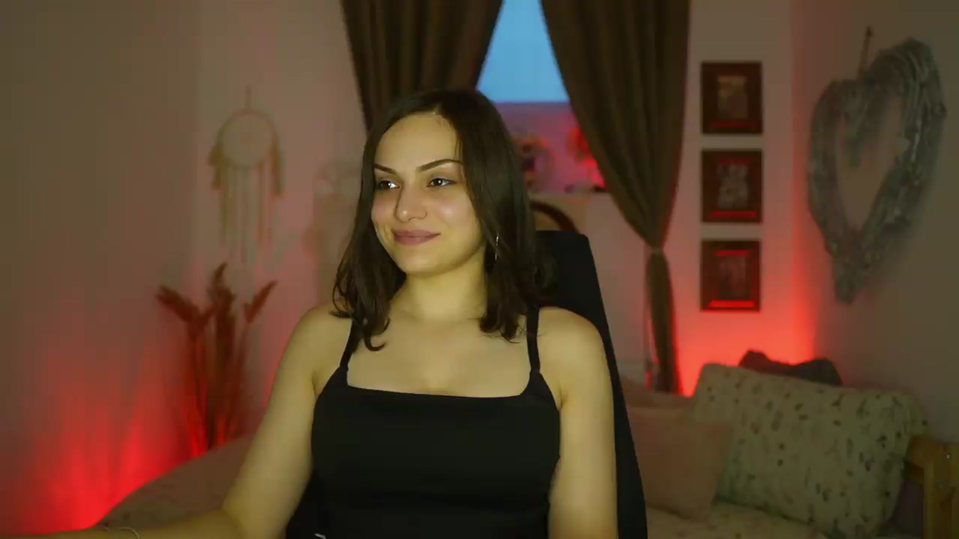 Gallery image thumbnail from Chloe_Cane's myfreecams stream on, 07/26/2026, 18:42 image 4 of 20