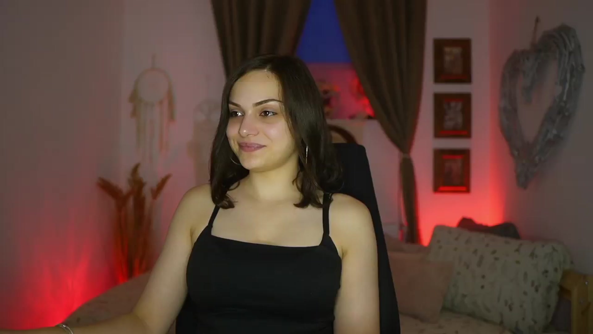Gallery image thumbnail from Chloe_Cane's myfreecams stream on, 07/26/2026, 18:42 image 17 of 20