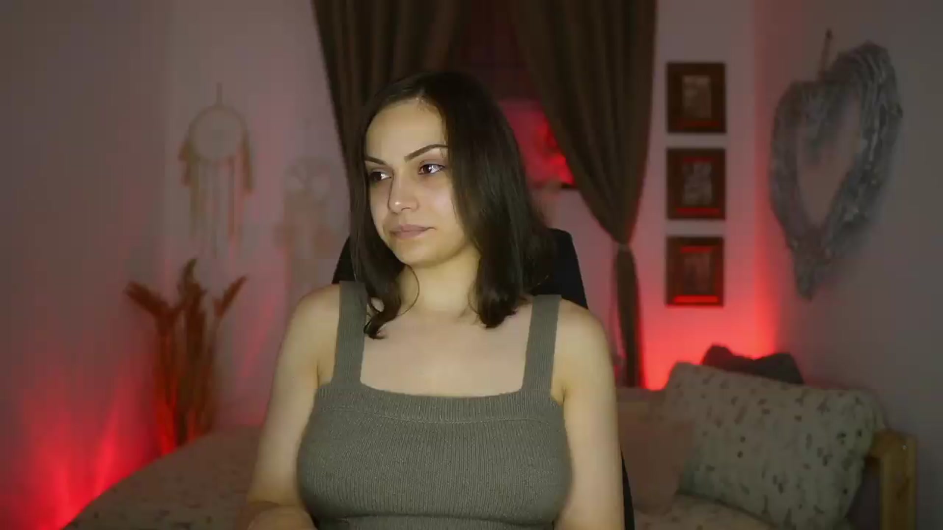 Gallery image thumbnail from Chloe_Cane's myfreecams stream on, 07/27/2026, 19:02 image 17 of 20