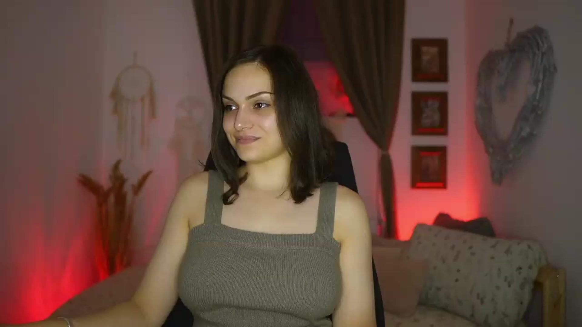 Gallery image thumbnail from Chloe_Cane's myfreecams stream on, 07/27/2026, 19:02 image 14 of 20