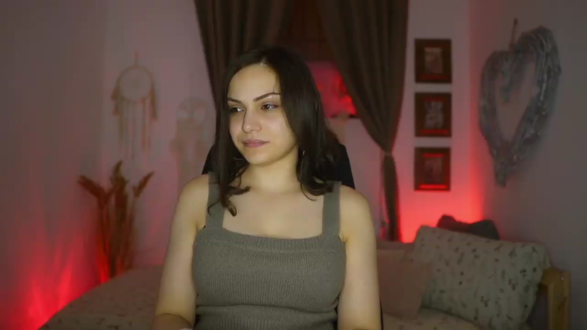 Gallery image thumbnail from Chloe_Cane's myfreecams stream on, 07/27/2026, 19:42 image 17 of 20