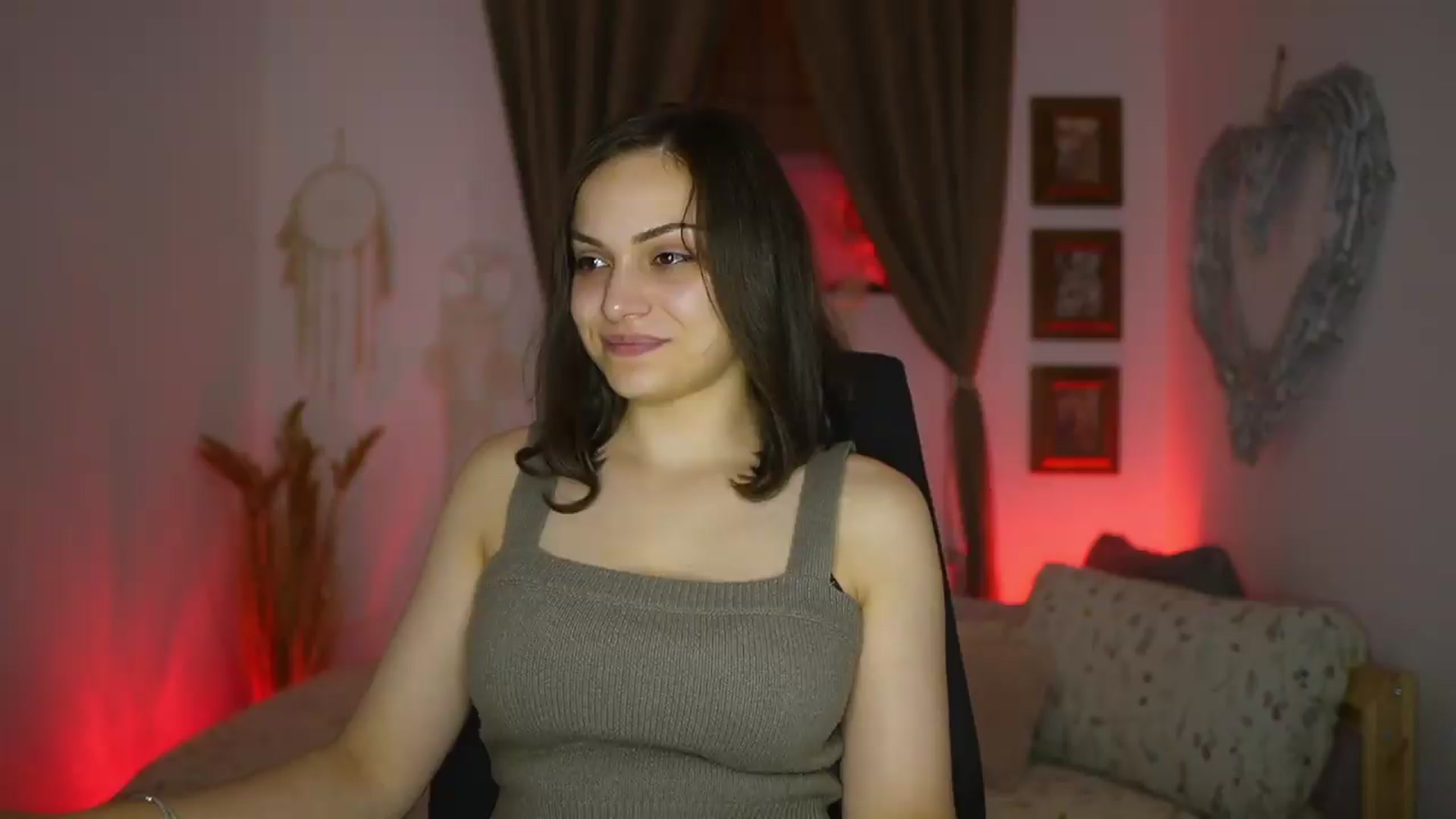Gallery image thumbnail from Chloe_Cane's myfreecams stream on, 07/27/2026, 21:53 image 8 of 20