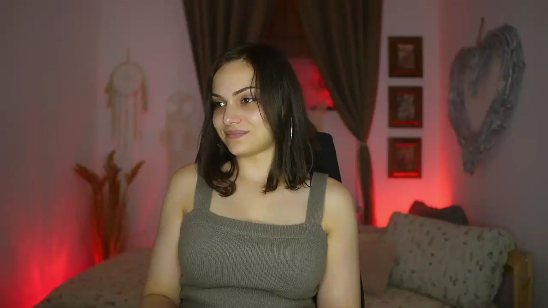 Gallery image thumbnail from Chloe_Cane's myfreecams stream on, 07/27/2026, 21:53 image 6 of 20