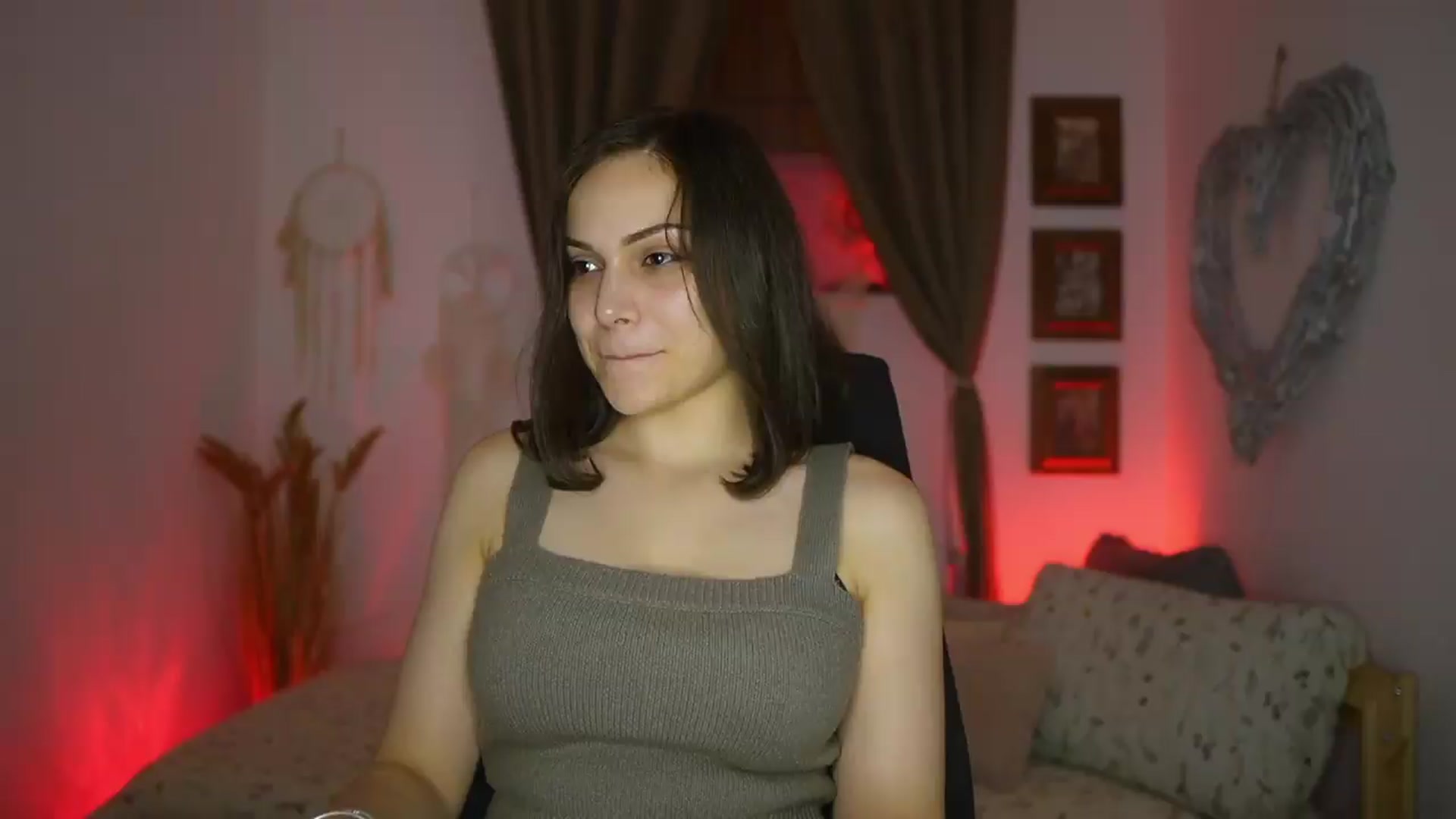 Gallery image thumbnail from Chloe_Cane's myfreecams stream on, 07/27/2026, 21:53 image 9 of 20
