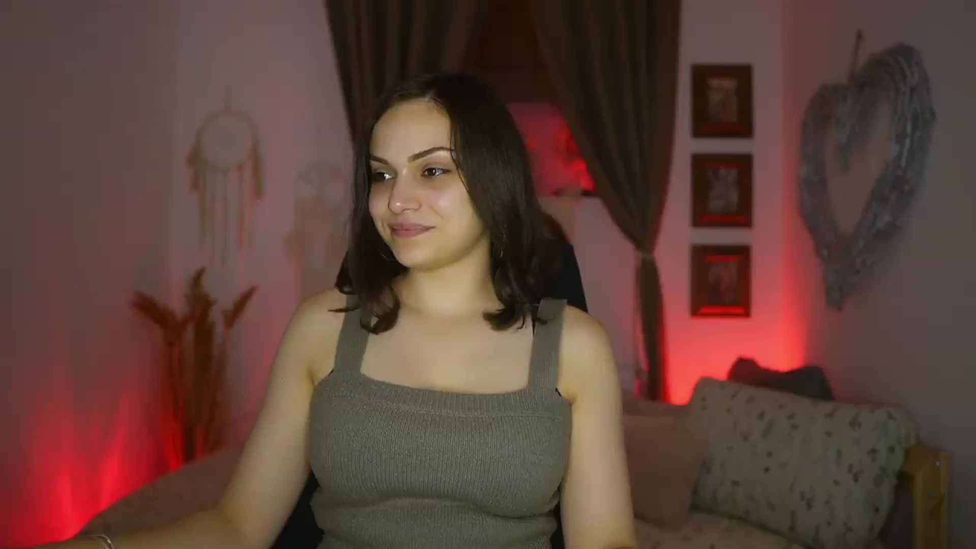 Gallery image thumbnail from Chloe_Cane's myfreecams stream on, 07/27/2026, 21:53 image 1 of 20