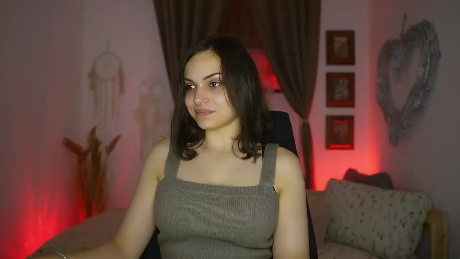 Gallery image thumbnail from Chloe_Cane's myfreecams stream on, 07/27/2026, 23:13 image 4 of 20