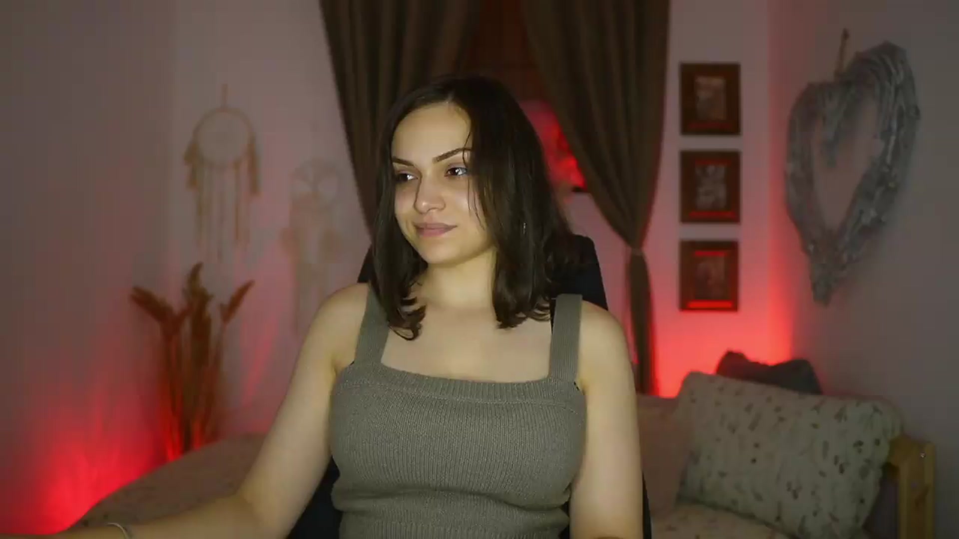 Gallery image thumbnail from Chloe_Cane's myfreecams stream on, 07/27/2026, 23:13 image 9 of 20