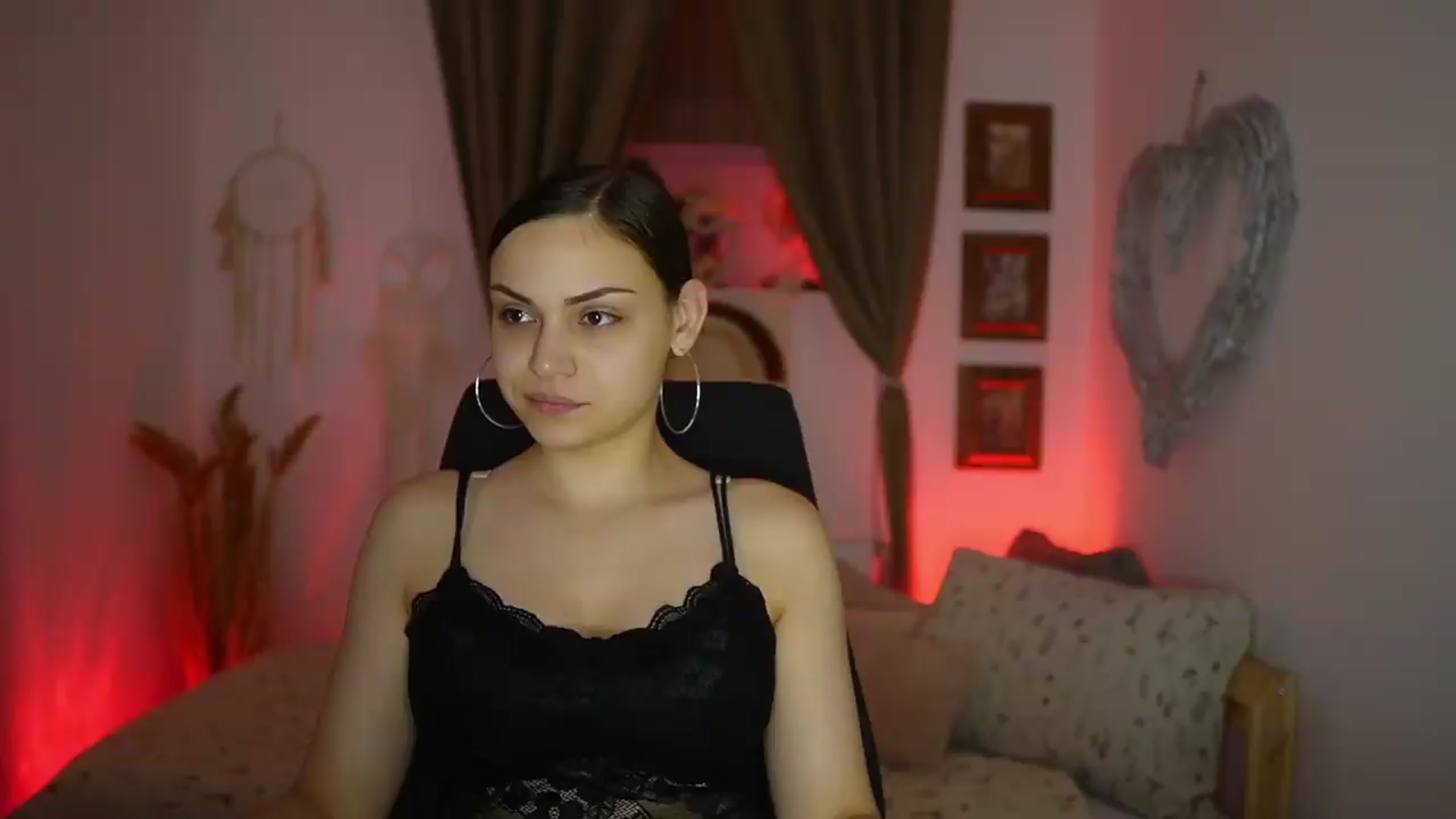 Gallery image thumbnail from Chloe_Cane's myfreecams stream on, 08/02/2026, 22:46 image 15 of 20