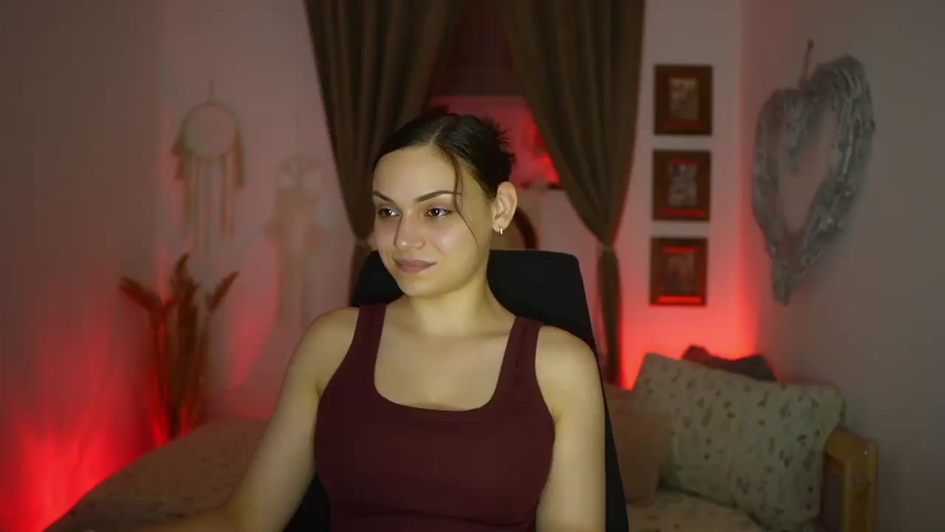 Gallery image thumbnail from Chloe_Cane's myfreecams stream on, 08/03/2026, 18:53 image 18 of 20