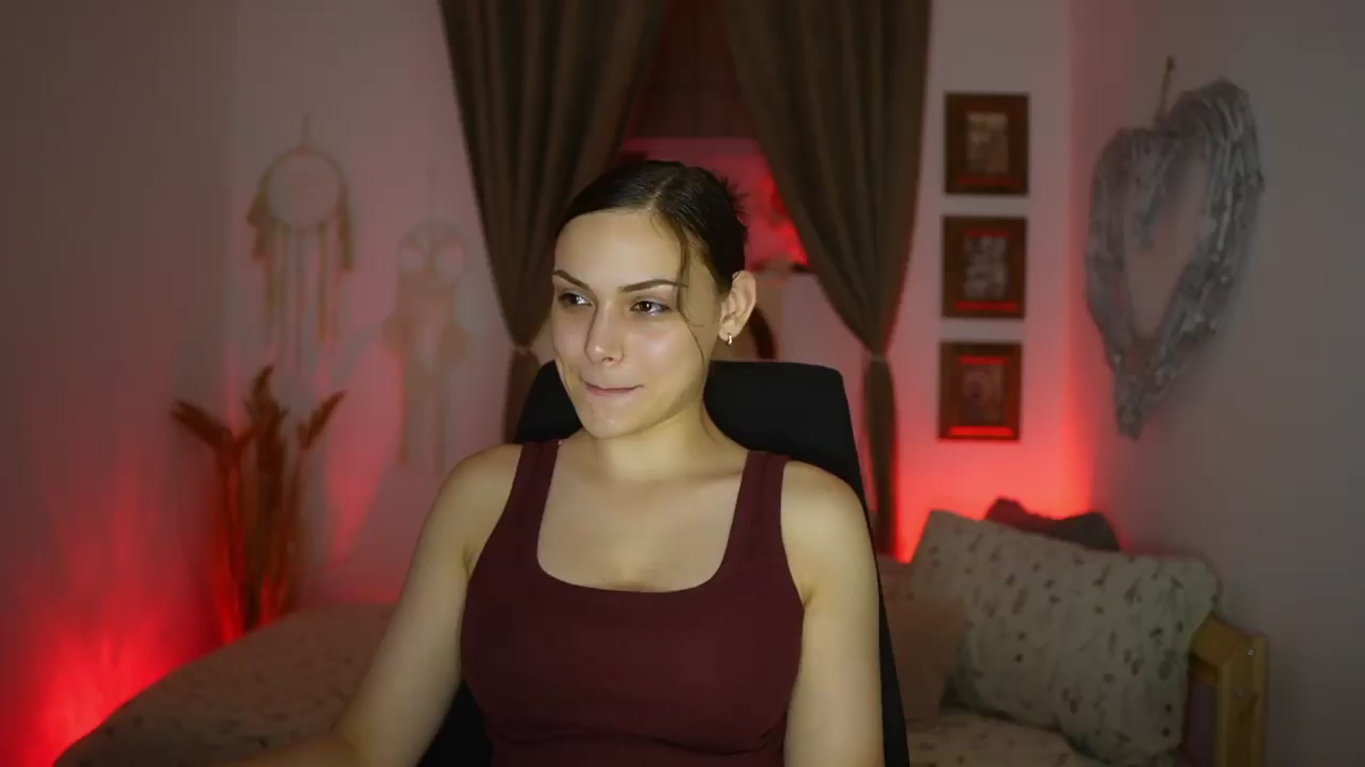 Gallery image thumbnail from Chloe_Cane's myfreecams stream on, 08/03/2026, 19:24 image 13 of 20