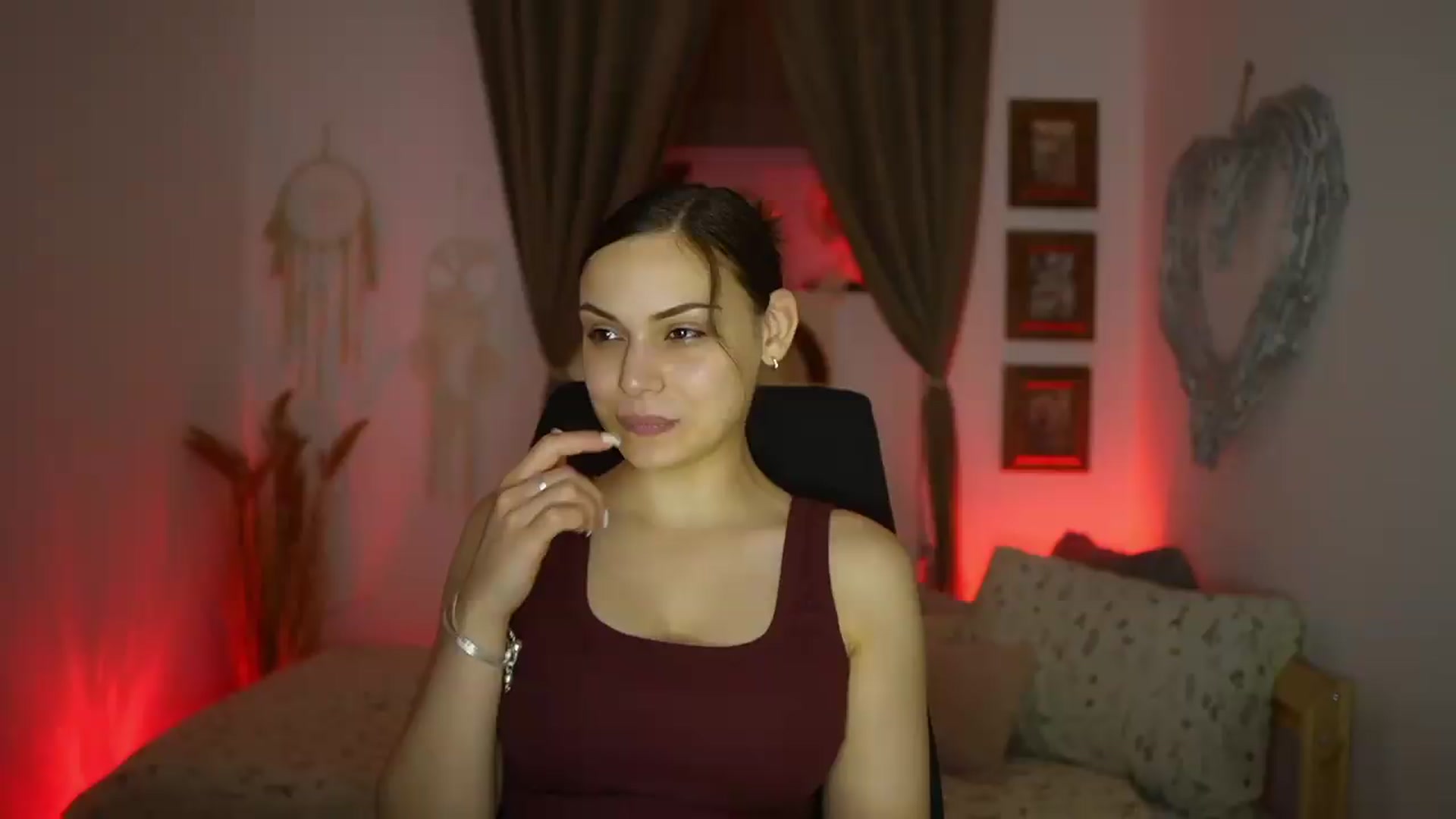 Gallery image thumbnail from Chloe_Cane's myfreecams stream on, 08/03/2026, 21:10 image 9 of 20