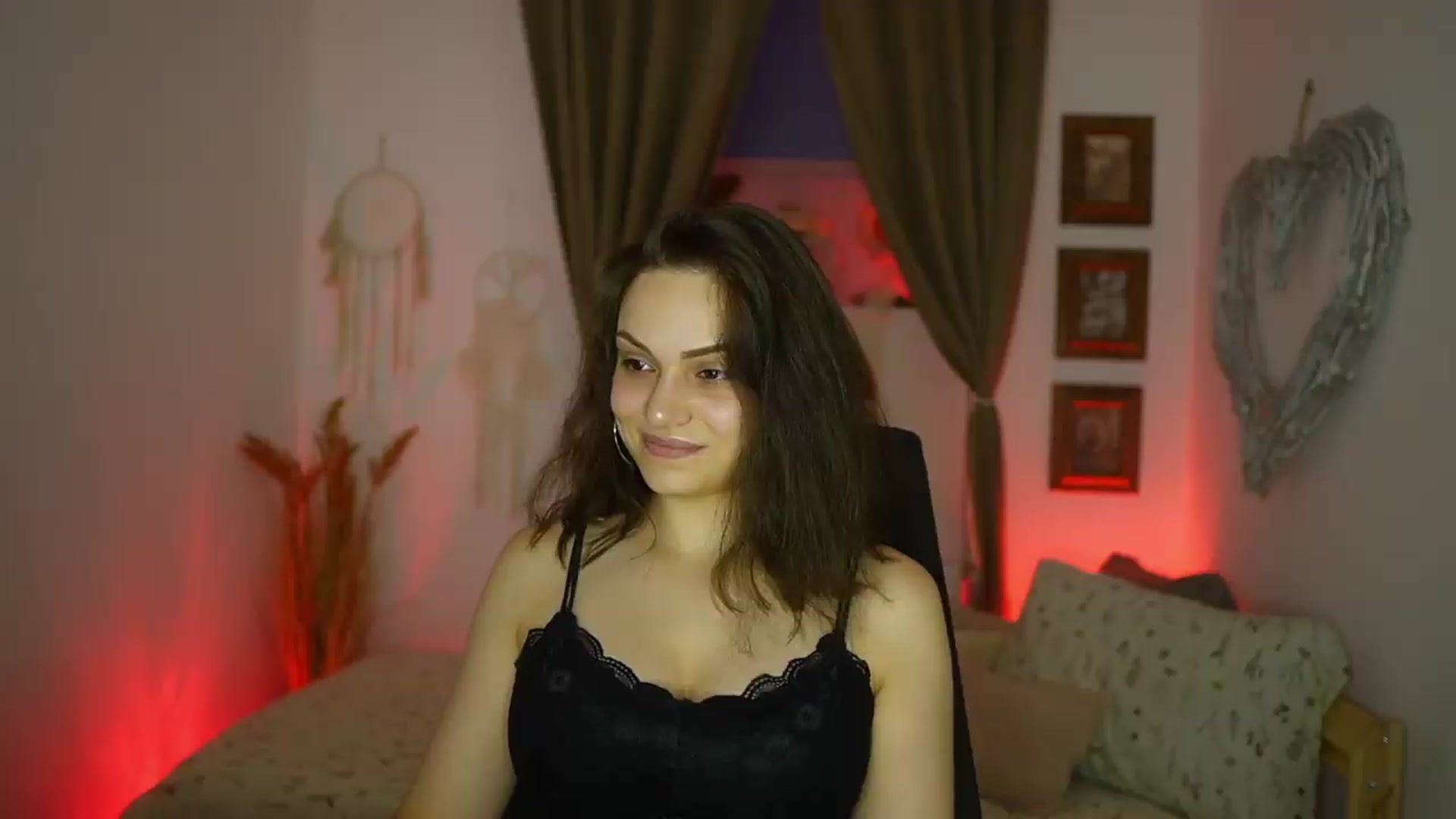 Gallery image thumbnail from Chloe_Cane's myfreecams stream on, 08/04/2026, 18:45 image 13 of 20