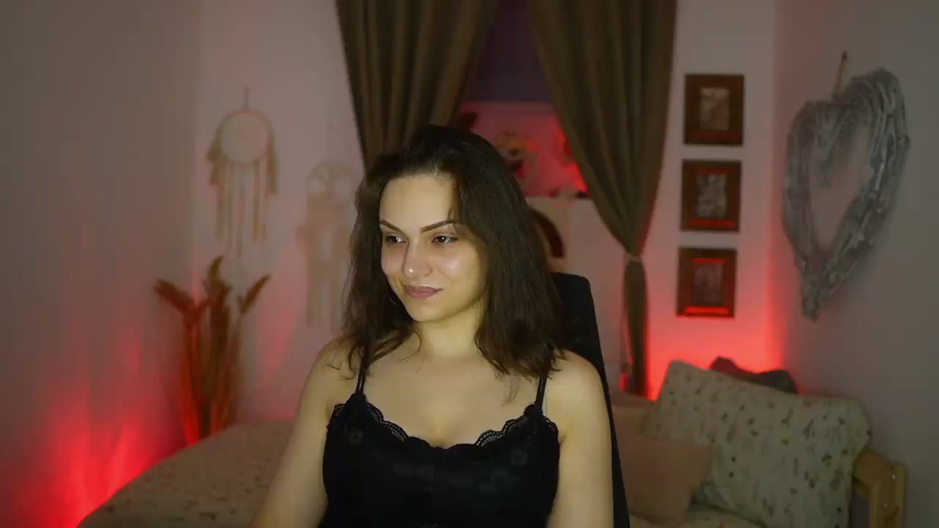 Gallery image thumbnail from Chloe_Cane's myfreecams stream on, 08/04/2026, 18:45 image 16 of 20