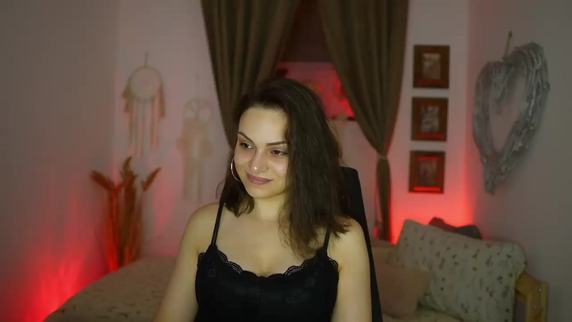 Gallery image thumbnail from Chloe_Cane's myfreecams stream on, 08/04/2026, 19:32 image 13 of 20