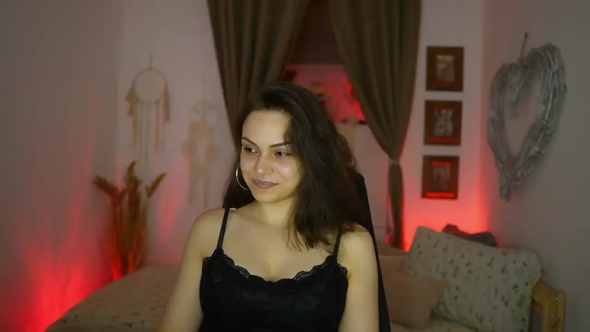 Gallery image thumbnail from Chloe_Cane's myfreecams stream on, 08/04/2026, 19:32 image 16 of 20