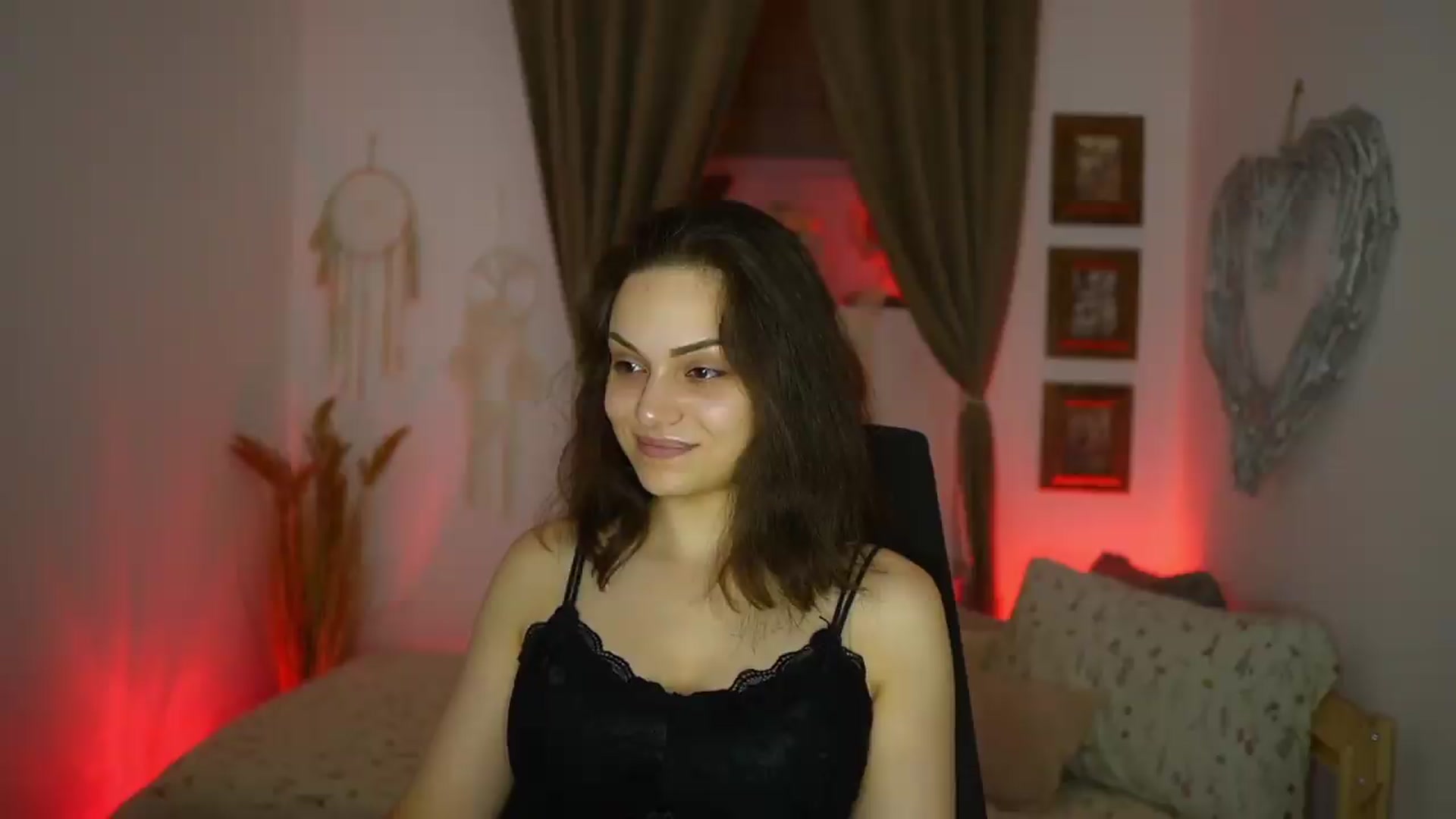 Gallery image thumbnail from Chloe_Cane's myfreecams stream on, 08/04/2026, 19:32 image 6 of 20