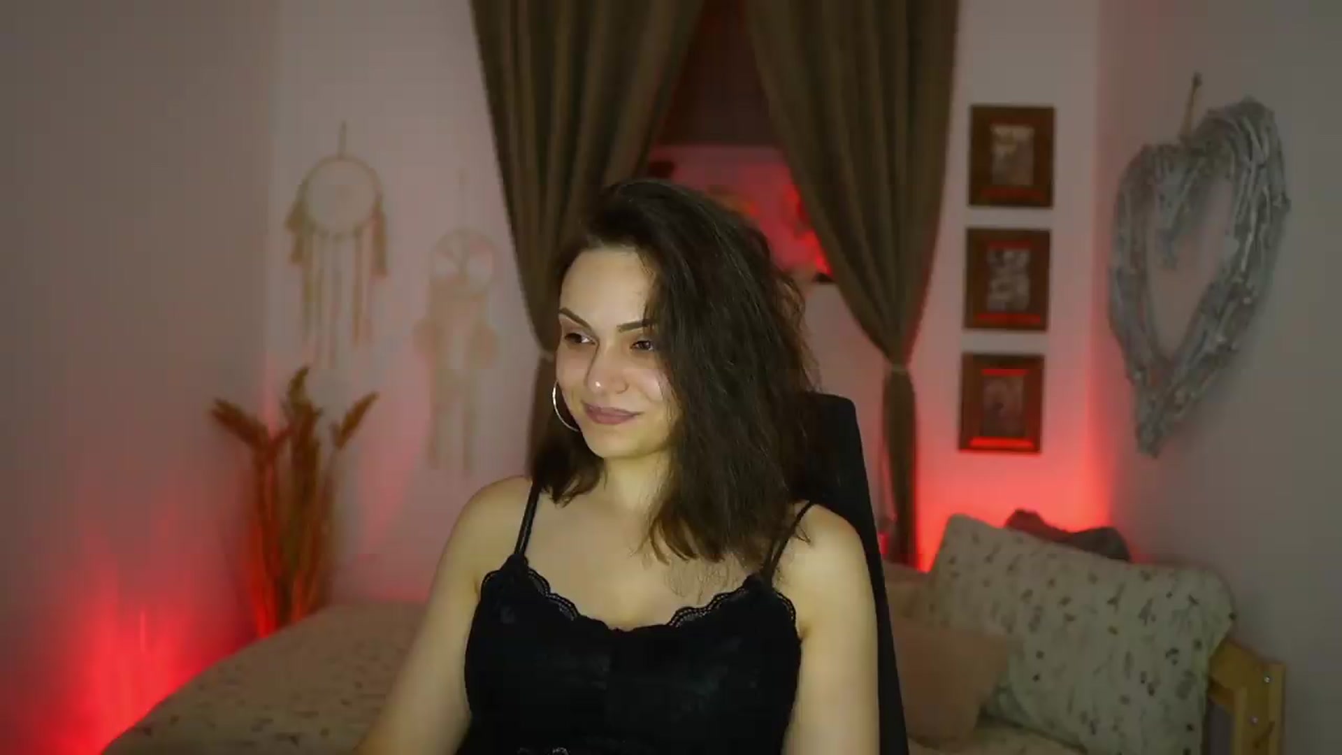Gallery image thumbnail from Chloe_Cane's myfreecams stream on, 08/04/2026, 19:32 image 10 of 20